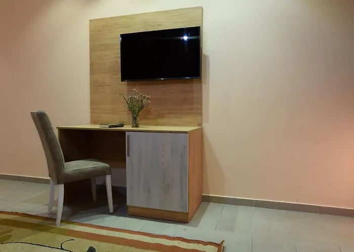 Restorant Halal Il Tramonto. מלון Vorë