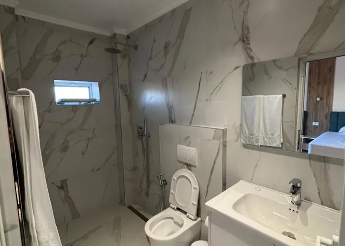 ホテル Restorant Halal Il Tramonto. Vorë