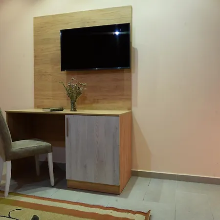 Restorant Halal Il Tramonto. 酒店 Vorë