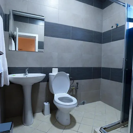 Restorant Halal Il Tramonto. 酒店 Vorë